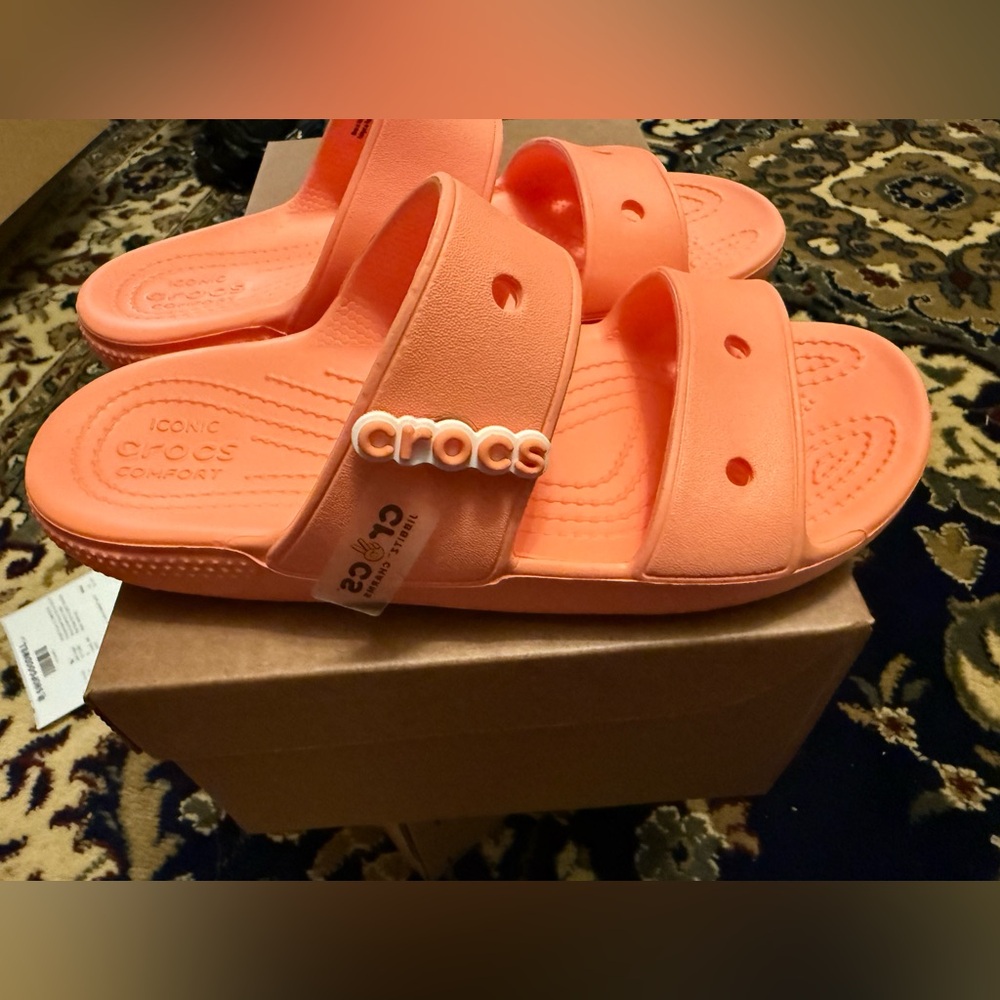 CROCS Peach-Toned Clog Sole Detail - Picture 3 of 5